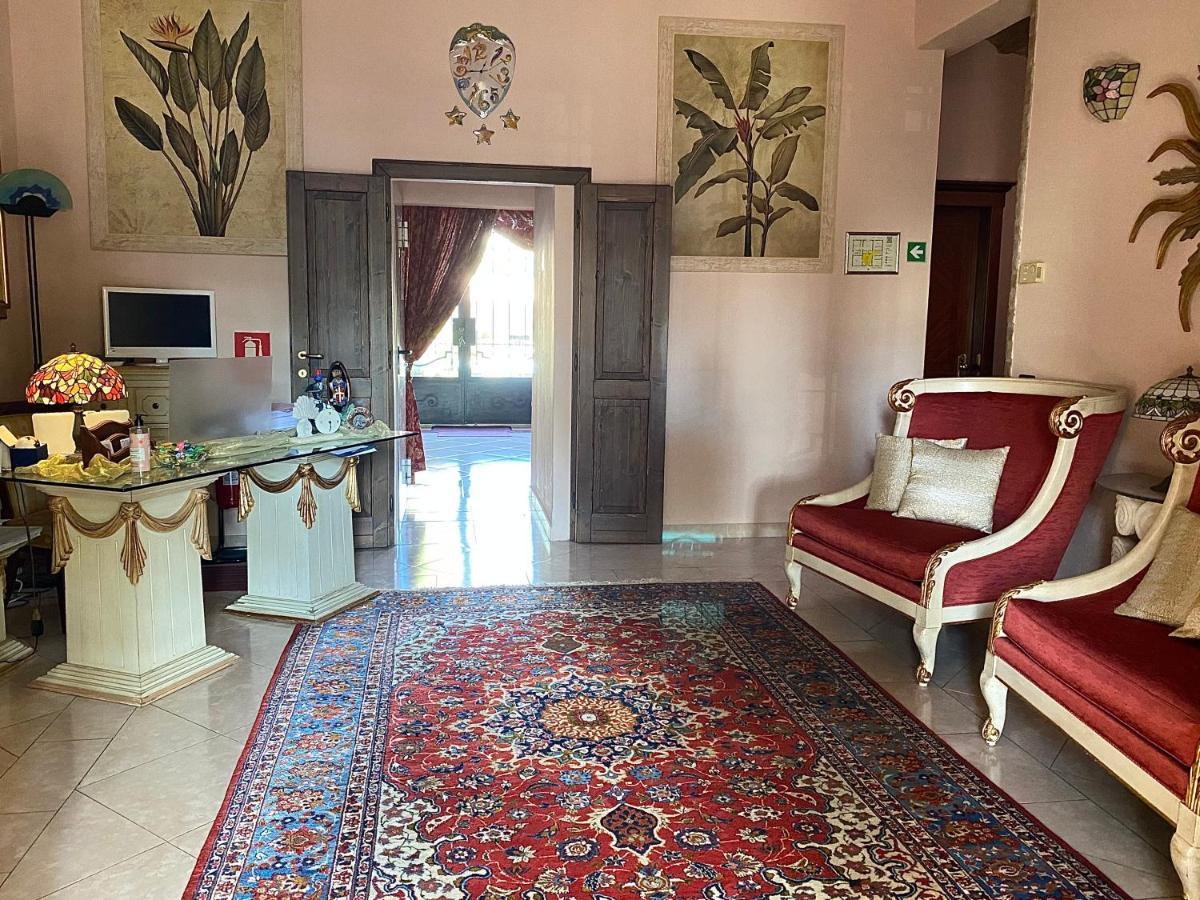 Dama Estense Copparo Buitenkant foto