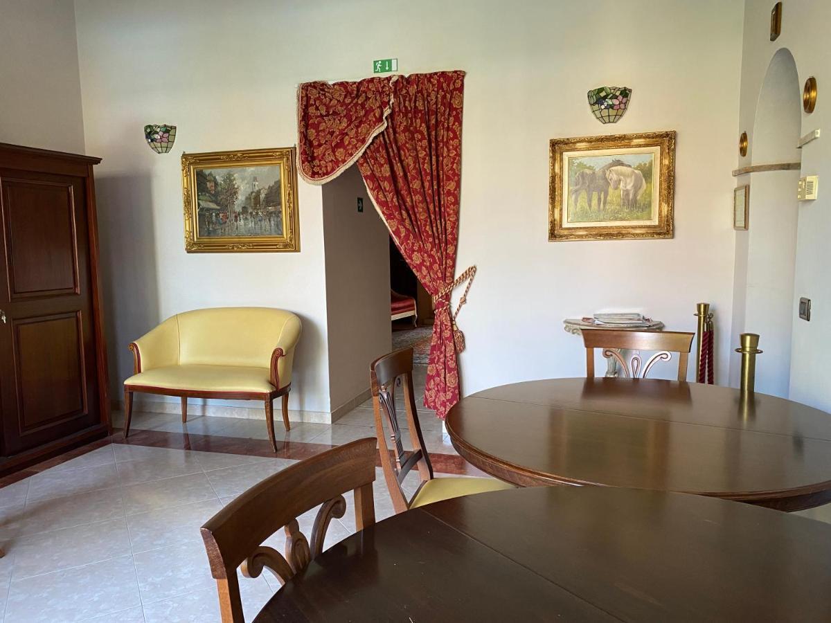 Dama Estense Copparo Buitenkant foto